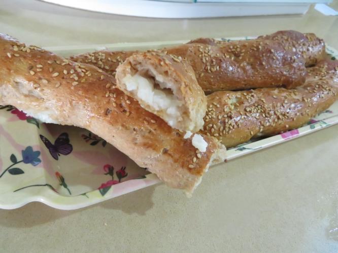 בצק בורקס  מעורב עם בצק לחמניה 