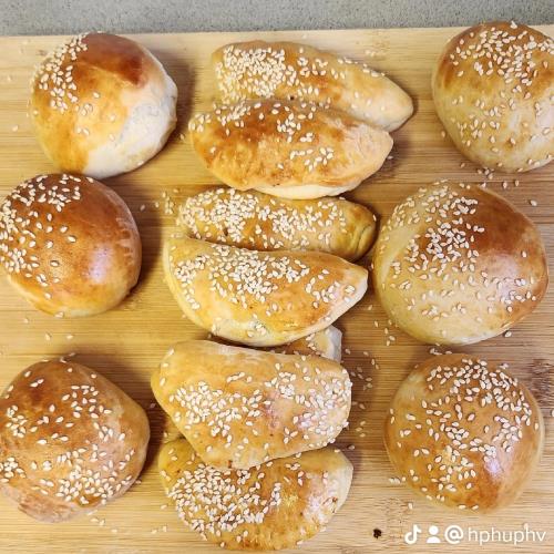 לחמניות עגולות רכות ואוריריות
בורקיטוס תרד בצל וביצים