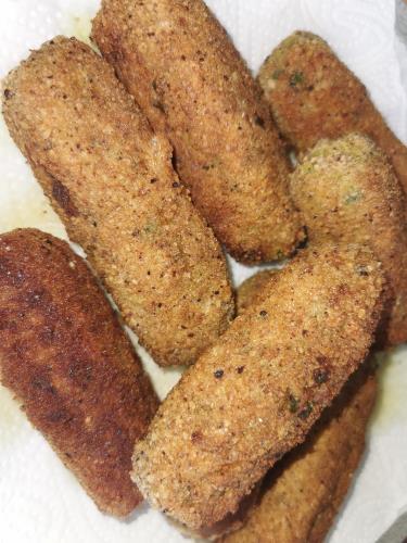 אצבעות פסטלים תפוחי אדמה במילוי בשר בציפוי פריך