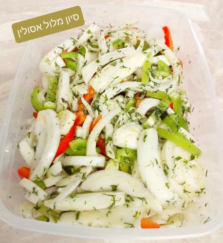 סלט שומר עם פלפלים ושמיר 