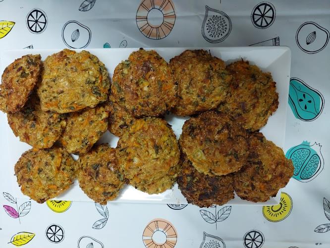 קציצות קינואה עם גבינה צהובה מגורדת