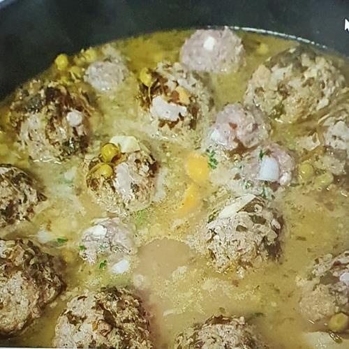קציצות בקערות ארטישוק ואפונה