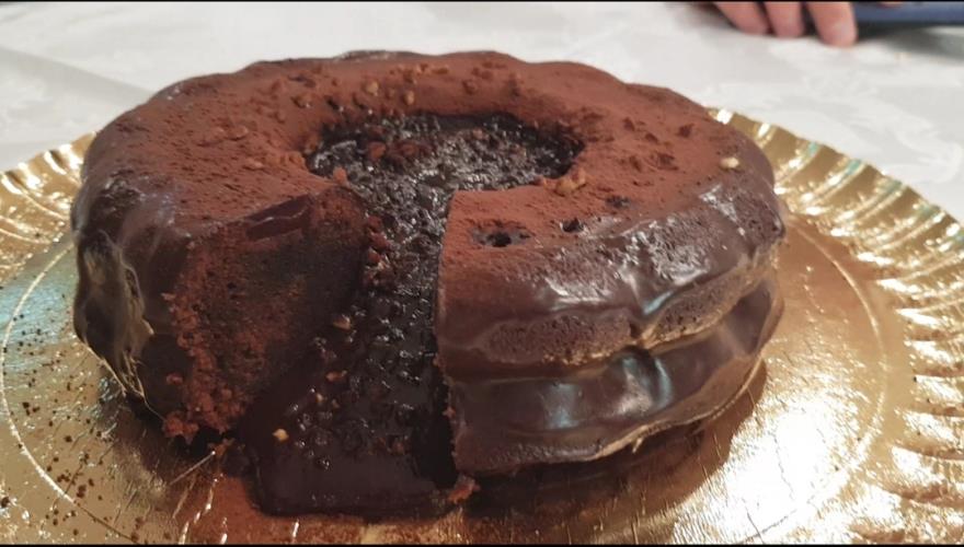 עוגת סופלה עם גנאש שוקולד נשפך