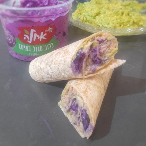 טוטיות כוסמין בממרח אבוקדו וטונה
