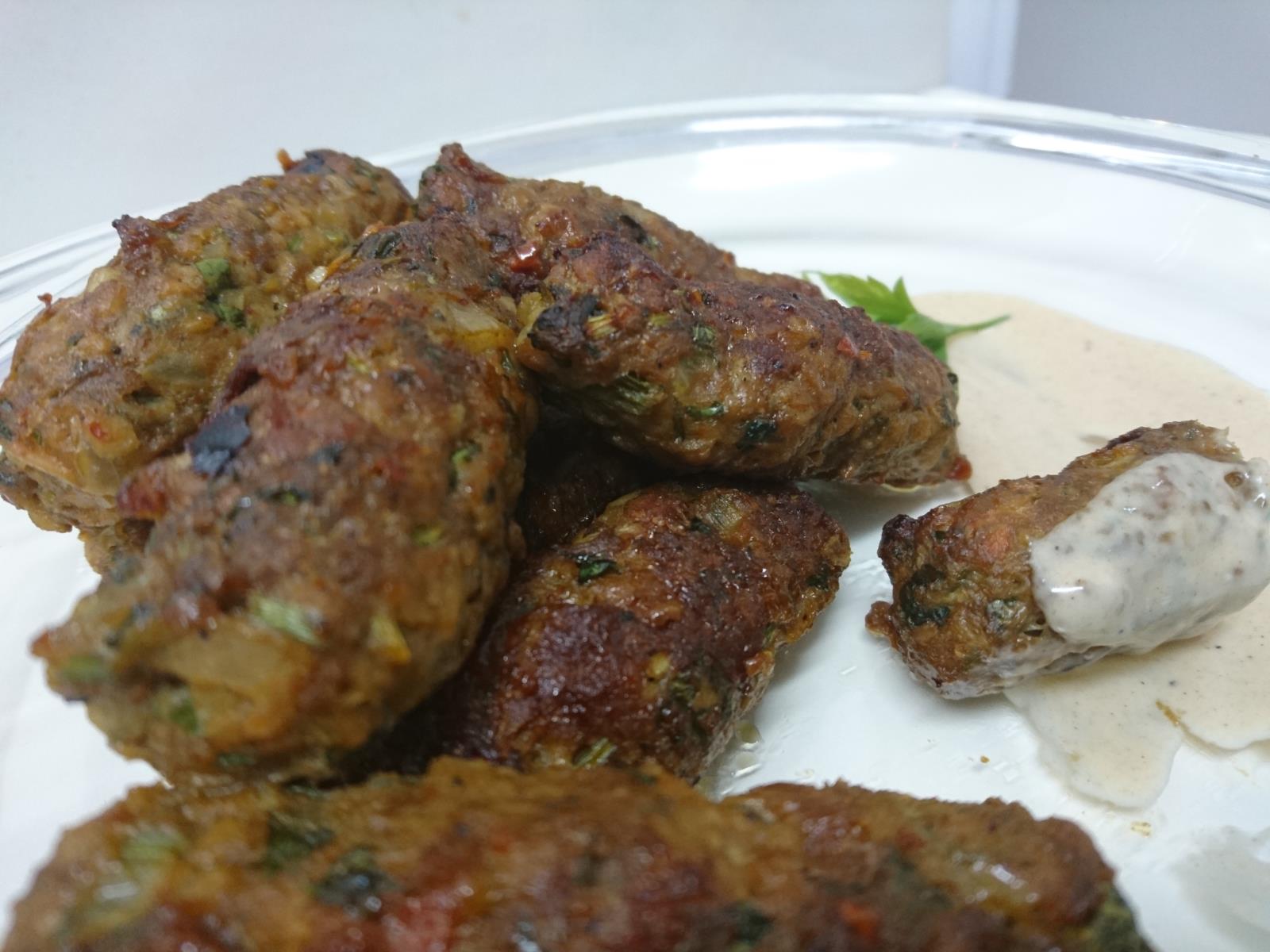 הגשה בטורטיה עם רטבים