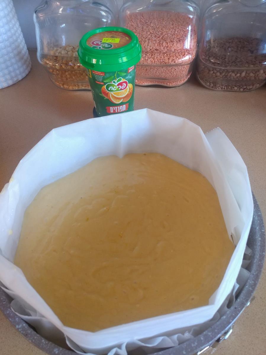 העוגה מוכנה לאפייה 