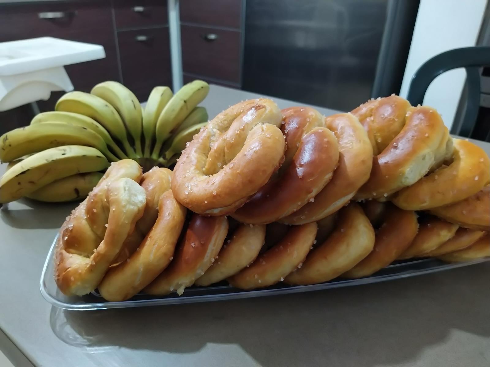 לאכול את בייגל עם חמאה זה החיייםםםםםם